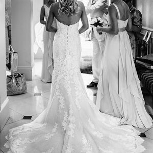 Pronovias Ivory Lace Bridal Dress Pricia